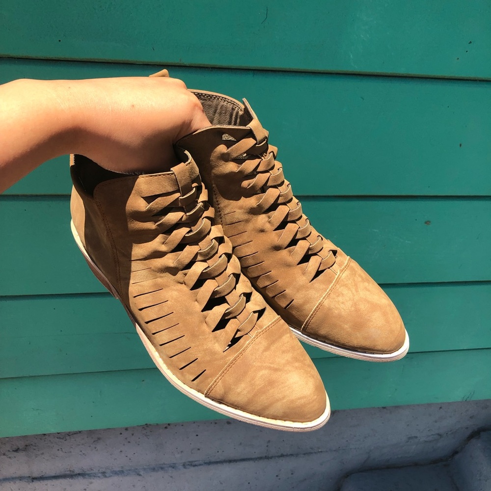 MI. IM Ostara Braided Side Zipper Booties
